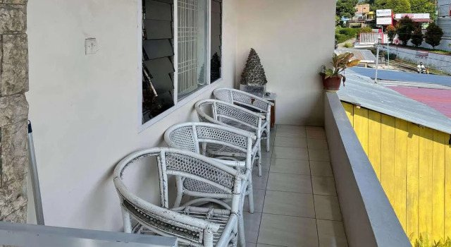 Valencia Homestay RedPartner, Rezerwuj Hotel Parapat Sumatra