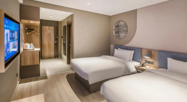 Homeinn  (Suzhou Guanqian Street Renmin Road Branch)