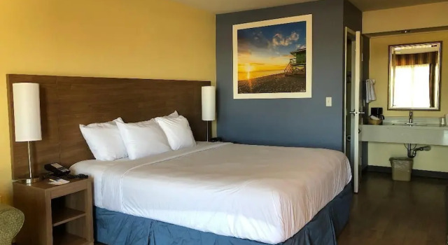 Двухместный люкс Days Inn by Wyndham Hayward Airport