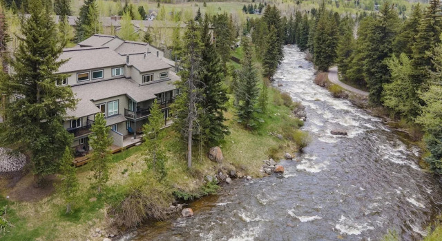 Апартаменты Coldstream Townhome 19