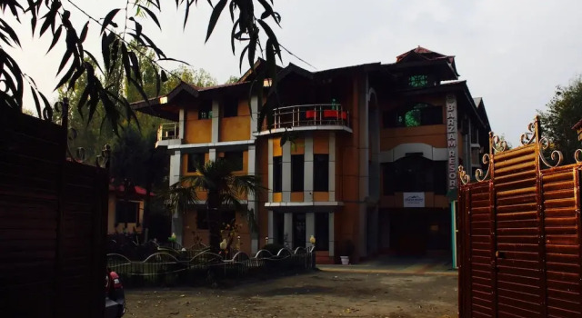 Barzam Lake View Resort, Забронировать Курортный отель Сринагар Jammu & Kashmir Ski