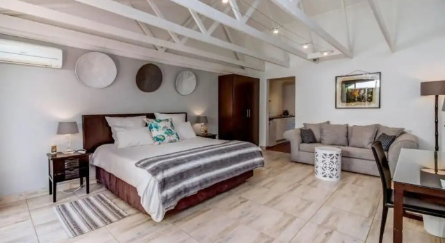 Sitatunga Guest Lodge & Transfers
