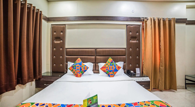 Номер Deluxe Fabhotel Santoor - Geeta Bhawan Square