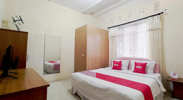 Standard double chambre RedDoorz at Damar Mas Gunung Kelud Kediri