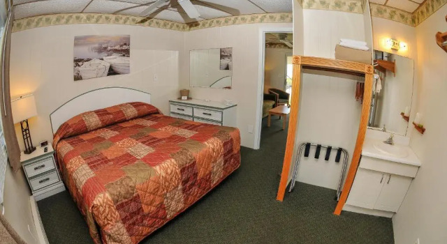 Двухместный люкс с частичным видом на океан Friendship Oceanfront Suites
