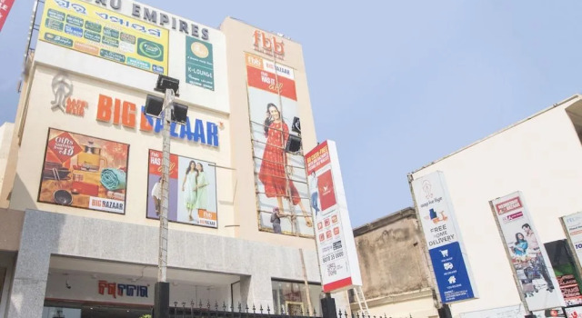 OYO 16340 Yellow Hotels