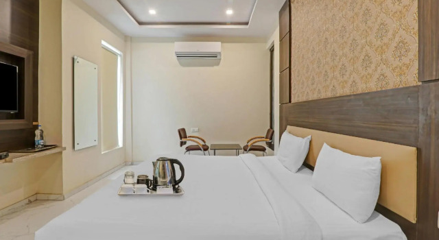 OYO Townhouse 565 Hotel Hridaya Inn, Забронировать Отель Отели Hasanganj 3 звезды, 3*