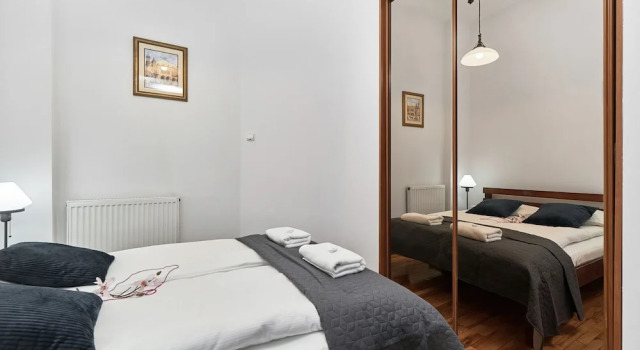 Exclusive Old Town Apartment by Renters, Забронировать Апартаменты/квартира Старе Място 