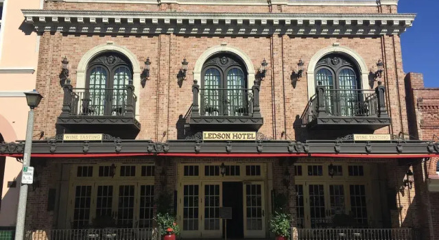 Ledson Hotel & Zina Lounge, Забронировать Отель Сонома Wine Country - Northern California, рядом с Туристическое бюро округа Сонома-Вэлли