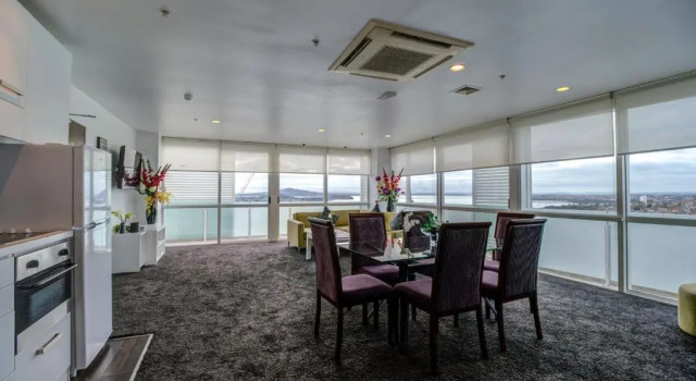 Апартаменты The Quadrant Hotel & Suites
