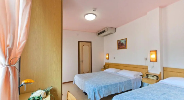 Трёхместный номер Standard с балконом Hotel Bianchi