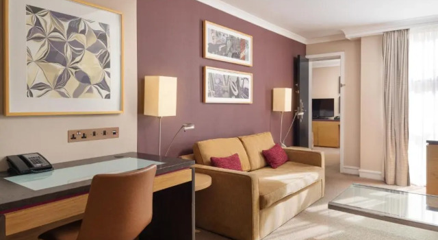 Полулюкс Hilton London Kensington Hotel