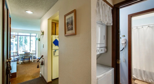 28SW - Fireplace - Dishwasher - Washer/Dryer - Sleeps 4, Buchen Sie Ferienhaus Hotels in Glacier mit Pool, Schwimmbad