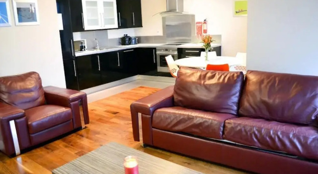 Апартаменты Classic Carrick Plaza Suites and Apartments
