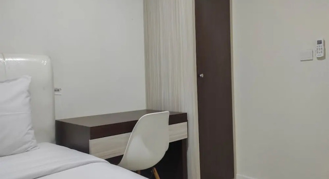 Chic And Cozy 2Br At Vida View Apartment, Book Apartment Hotels in Sulawesi with Parking, Parking