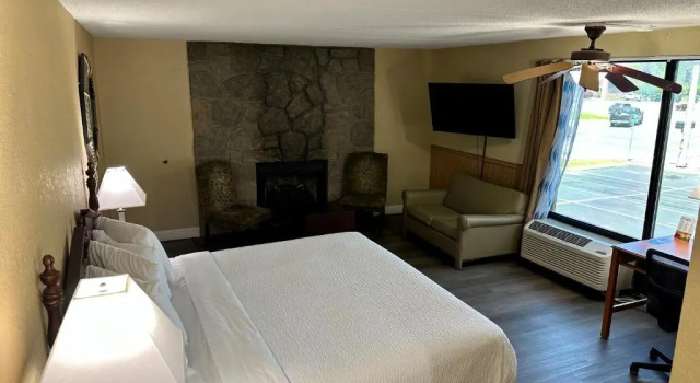 Люкс Clarion Inn & Suites near the Leconte Center Pigeon Forge
