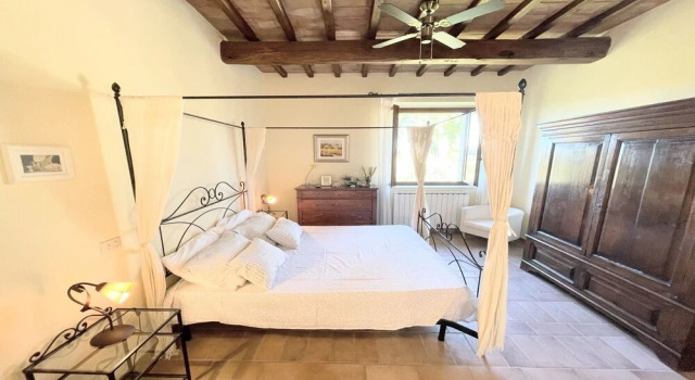 Fabulously Located Villa in Luscious Grounds Play Area for Children, Book Villa Villaer i Todi, Villa