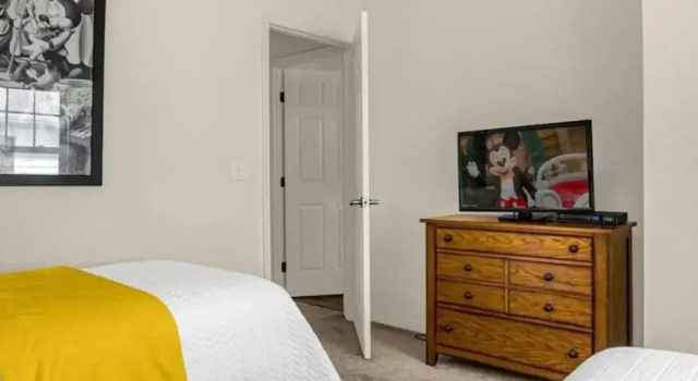 Luxury 4 BDR House Near Disney 11105