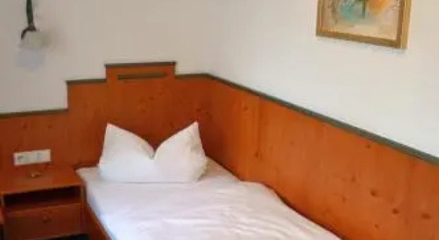 Landgasthof Schwarzer Adler Gbr, Varaa Hotelli Hotellit Baijeri pysäköinnillä, Pysäköinti