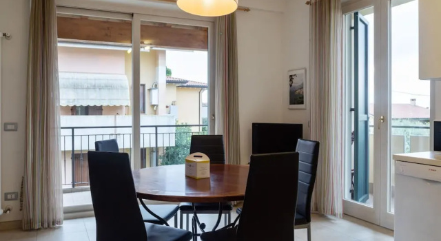Коттедж Elegant Holiday Home in Lazise with Swimming Pool near Lake