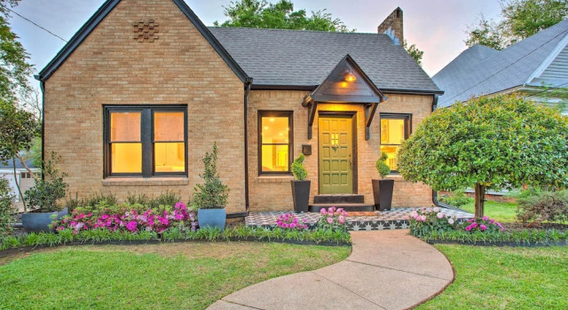 Коттедж Newly Updated & Charming Azalea District Home