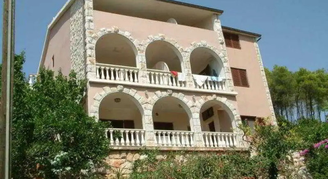 Apartments Bosnic, Prenota Appartamento Hotel a Croatian Islands con parcheggio, Parcheggio