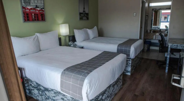 Четырёхместный номер Standard Canadian Motel North Battleford