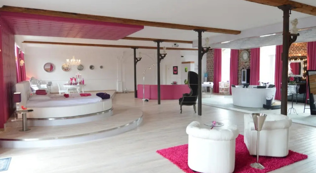 Апартаменты Lush Apartment with Sauna, Hot Tub, Mountain Views in Ensival