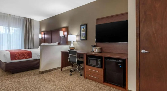 Люкс Comfort Inn & Suites Montgomery East Carmichael Rd
