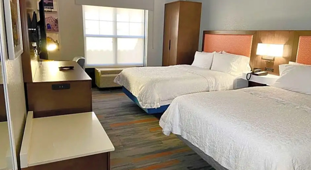 Четырёхместный номер Deluxe Hampton Inn & Suites Phoenix-Goodyear