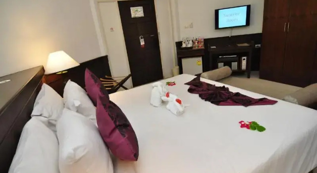 Двухместный номер Standard с балконом Phuket Leelavadee Hua Ting Resort