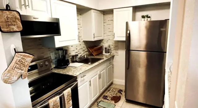 Lovely 2-bedroom 1-bath rental in Oakland Park FL