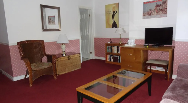 Четырёхместный номер Standard Canterbury Inn