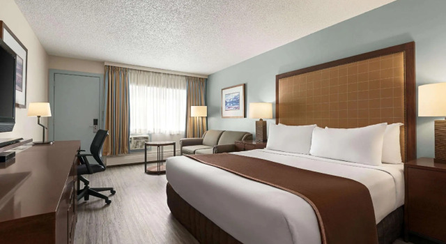 Двухместный номер Standard Travelodge by Wyndham Calgary South
