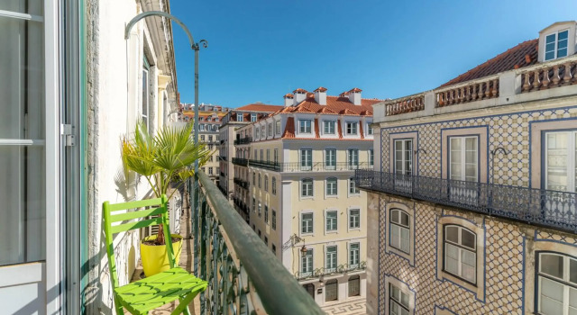 LV Premier Baixa PR2 Elevator City View Balcony