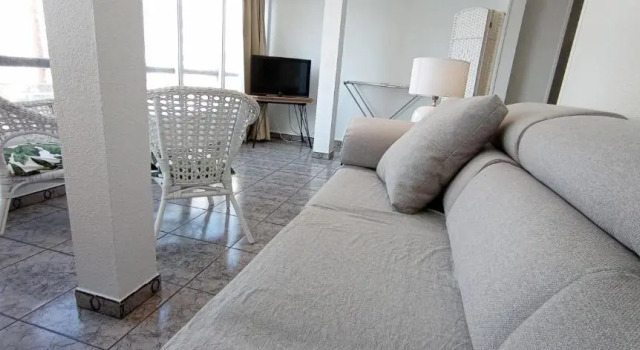 Apartamento Mediterraneo, muy centrico y comodo, soleado, con jardines y piscina, y andando a la playa, con garaje comunitario