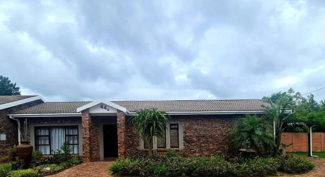 44 on Ribbok Selfcatering House, Boek Hotel George Central George