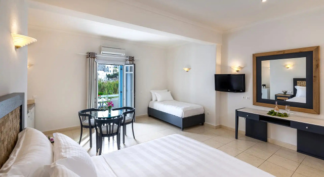 Трёхместный номер Standard (соседнее здание) Petinos Hotel