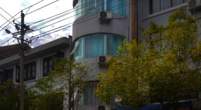 Zhenyuan Dudu Xiaoshe, Book Hotel Hoteller i Zhenyuan med parkering, Parkering