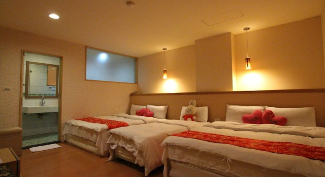 Четырёхместный семейный номер Standard Tanxiang Resort Hotel Sun Moon Lake Harbour - Sun Moon Lake Pier