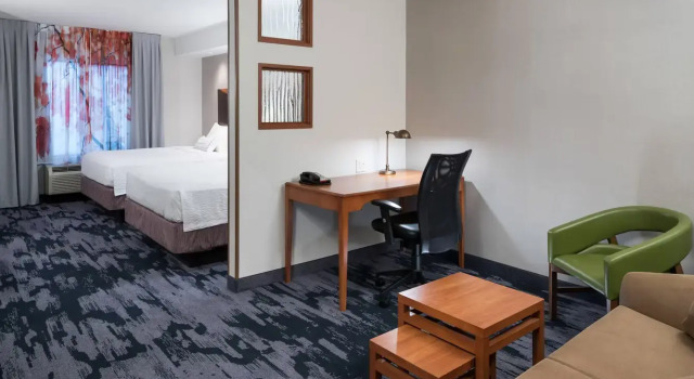 Четырёхместный люкс Fairfield Inn & Suites Kansas City Overland Park