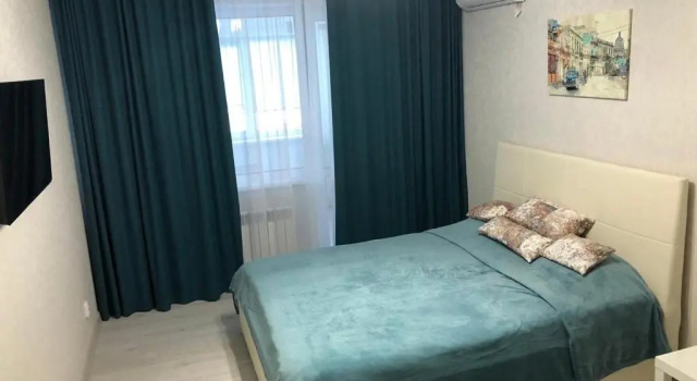 Ujutnaja kvartira v tsentre goroda s sovremennym dizajnom