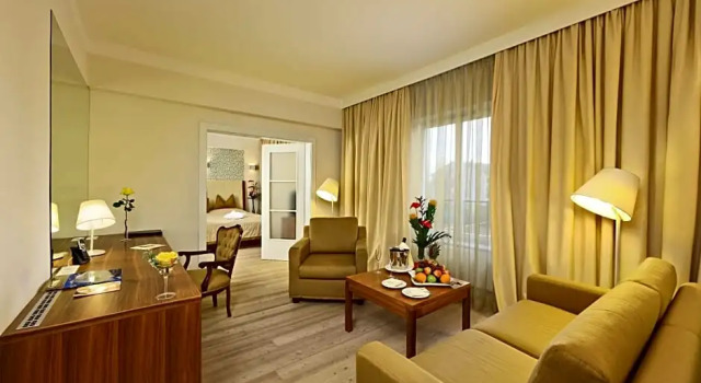 Полулюкс Hotel Schloss Weikersdorf