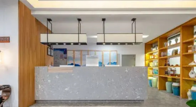 Yueju Hotel (Xinyang High-speed Railway East Station Daxin Plaza), Book Hotel Xinyang Henan