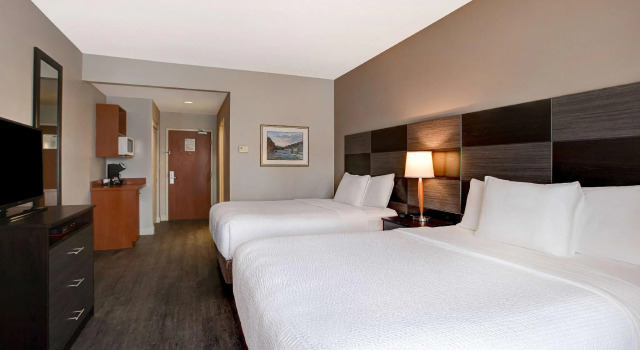 Четырёхместный номер Standard Days Inn & Suites by Wyndham Collingwood