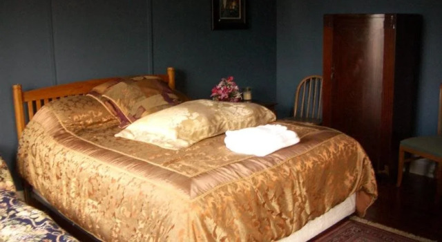 Ubon Thai Victorian Inn & Restaurant, Prenota Hotel Staunton 