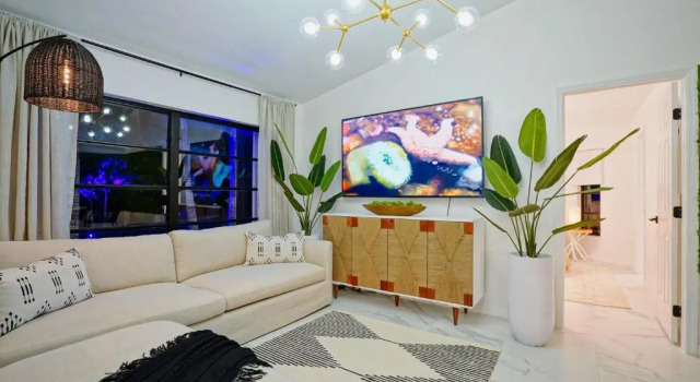 Glamorous 3-Bedroom Villa with Heated Pool Sarasota Area, Забронировать Вилла Виллы Порт-Шарлотт, Вилла