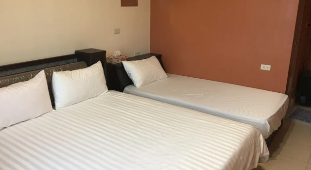 Трёхместный номер Standard c 1 комнатой с балконом и с видом на озеро Happy Homestay