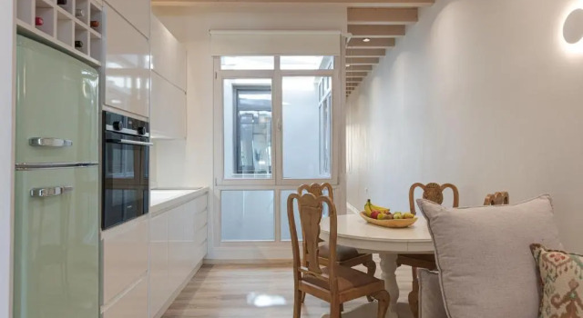 V77 Seafront Suites