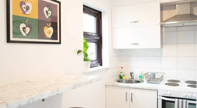 Stylish Studio Flat in West Kensington, Забронировать Отель Отели Лондона 3 звезды, рядом с Больница Чаринг-Кросс, 3*